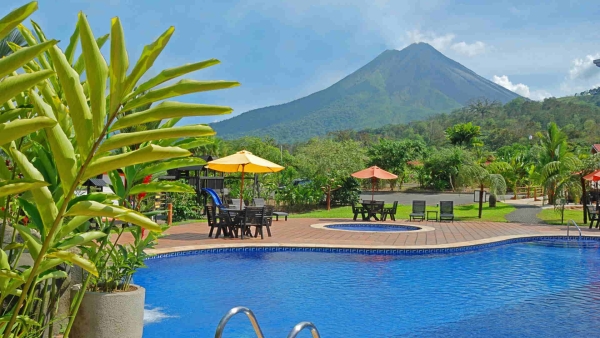 Volcano Lodge Hotel